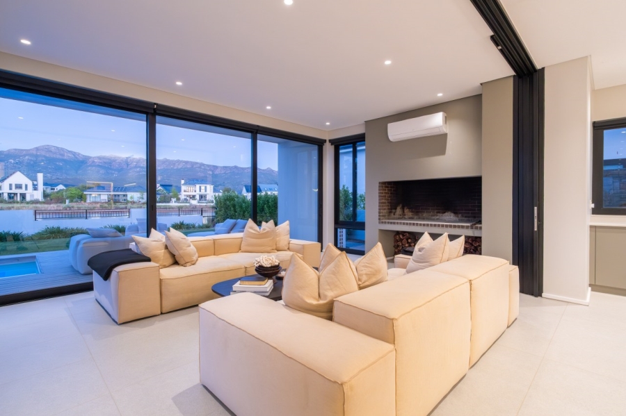 4 Bedroom Property for Sale in Val De Vie Estate Western Cape